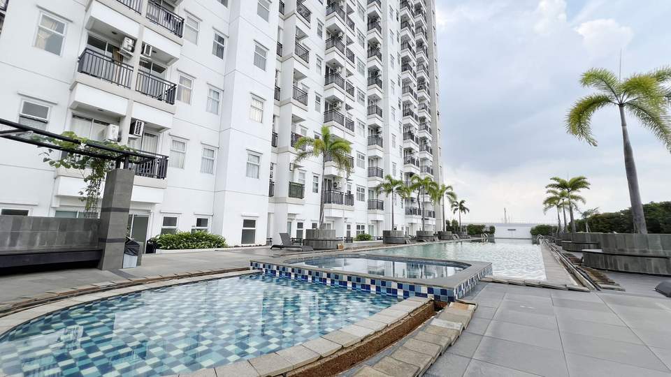 Foto Rukita Unit Apartemen Thamrin District Bekasi - Studio Pool View #1