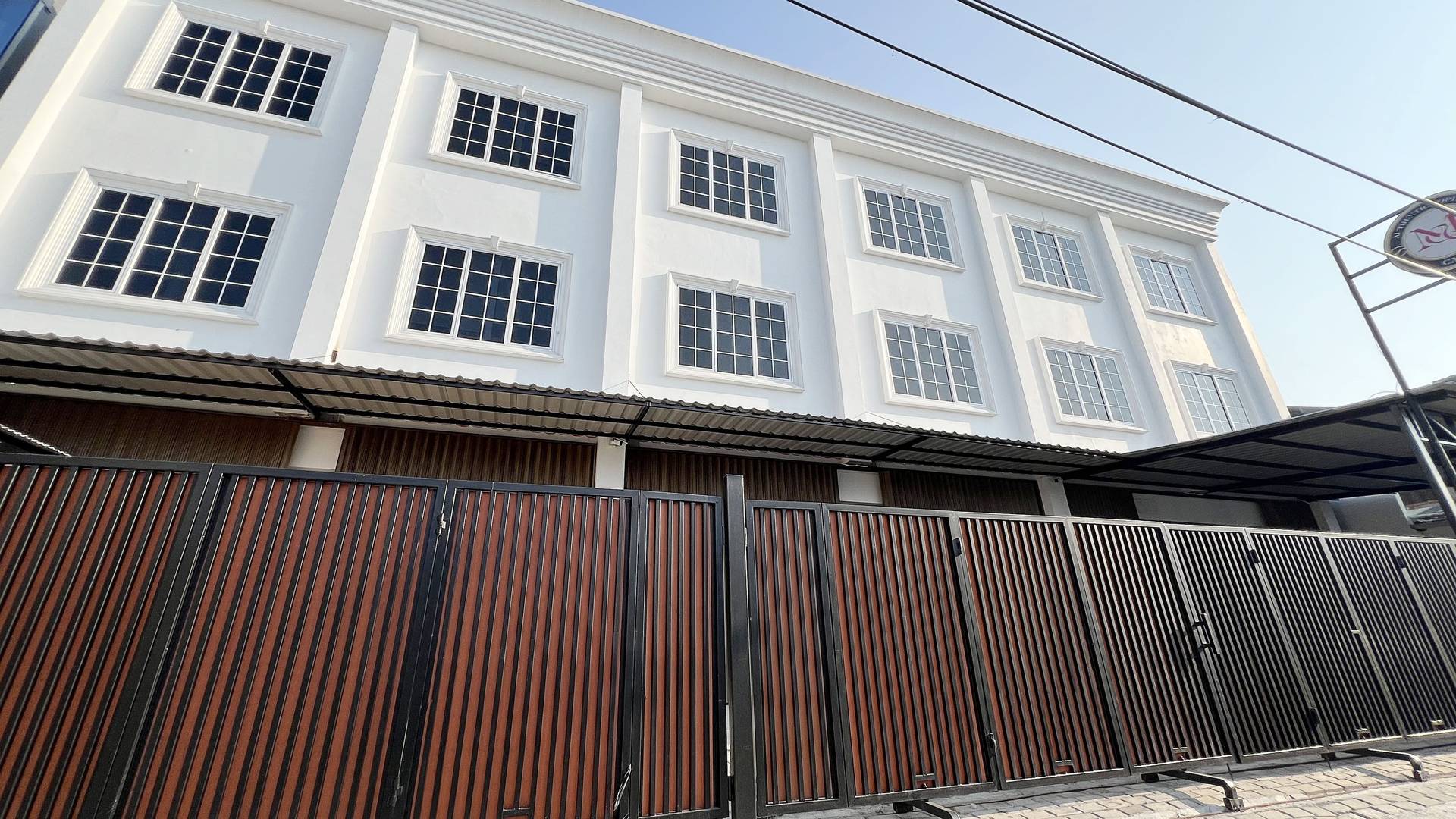 https://images.rukita.co/buildings/building/74d4a9b4-fb1b-4d2f-bbc4-70e26c26dab6.jpg