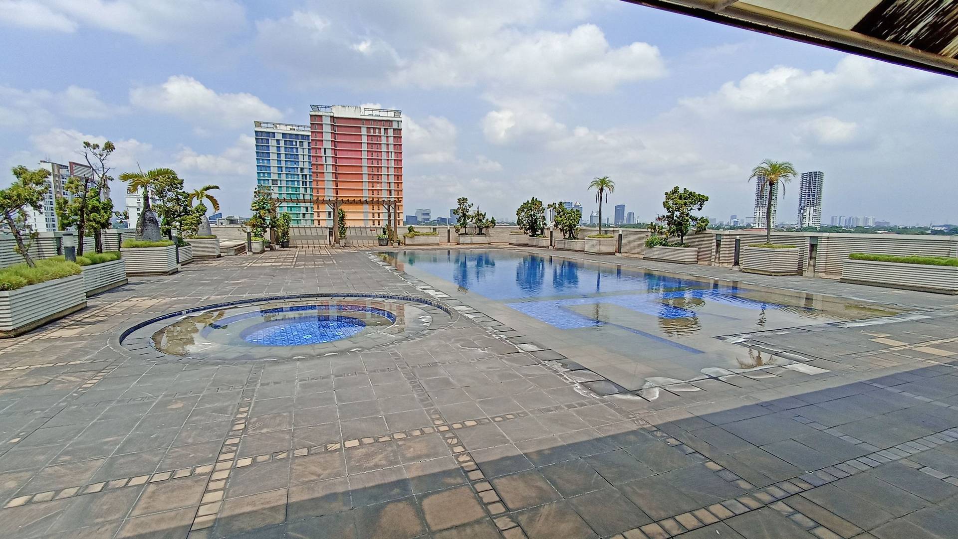 https://images.rukita.co/buildings/building/74e2005b-9c5.jpg