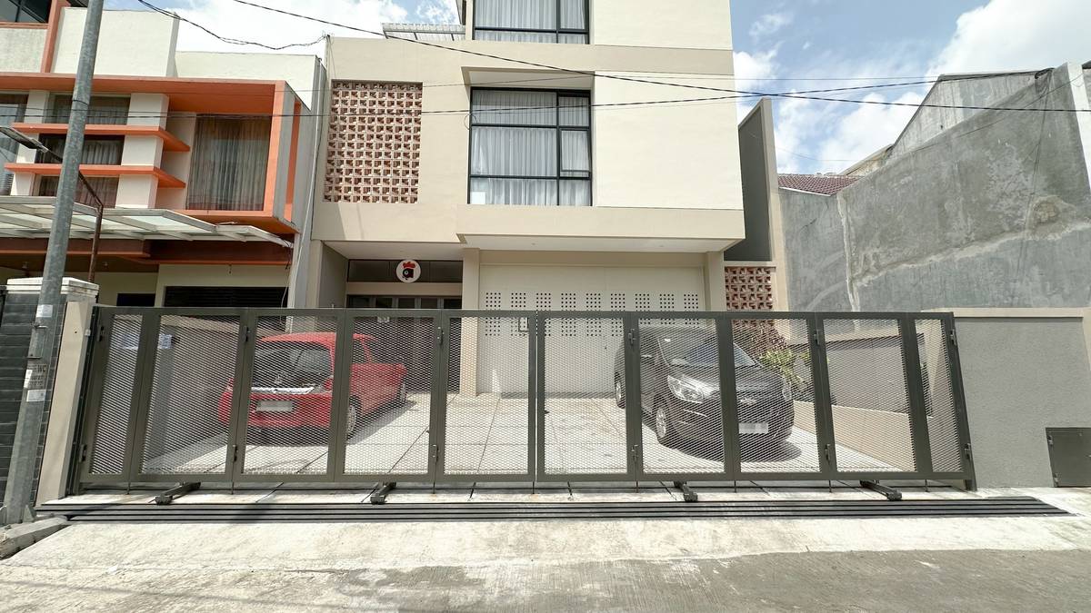 https://images.rukita.co/buildings/building/750b20e9-809.jpg