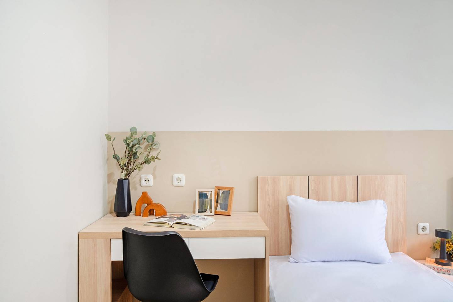 https://images.rukita.co/buildings/building/760e0c6a-4832-443f-af28-3d94d927c4b4.jpg
