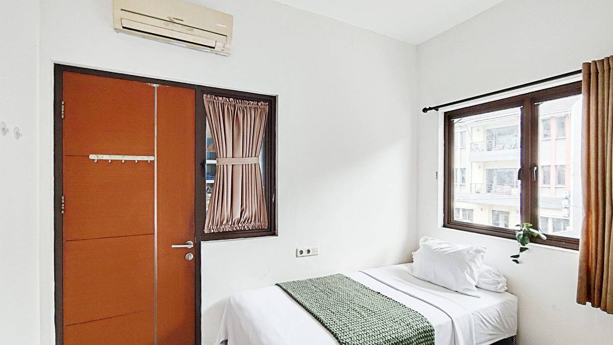 https://images.rukita.co/buildings/building/76ca1d50-3aa.jpg