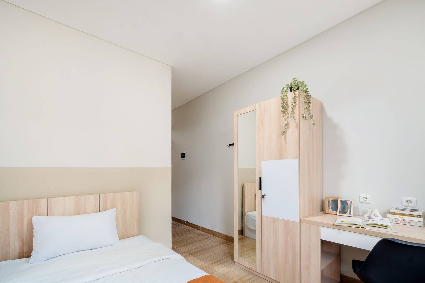 https://images.rukita.co/buildings/building/76e213c1-ac74-4f2e-83dd-8fb241467ef7.jpg