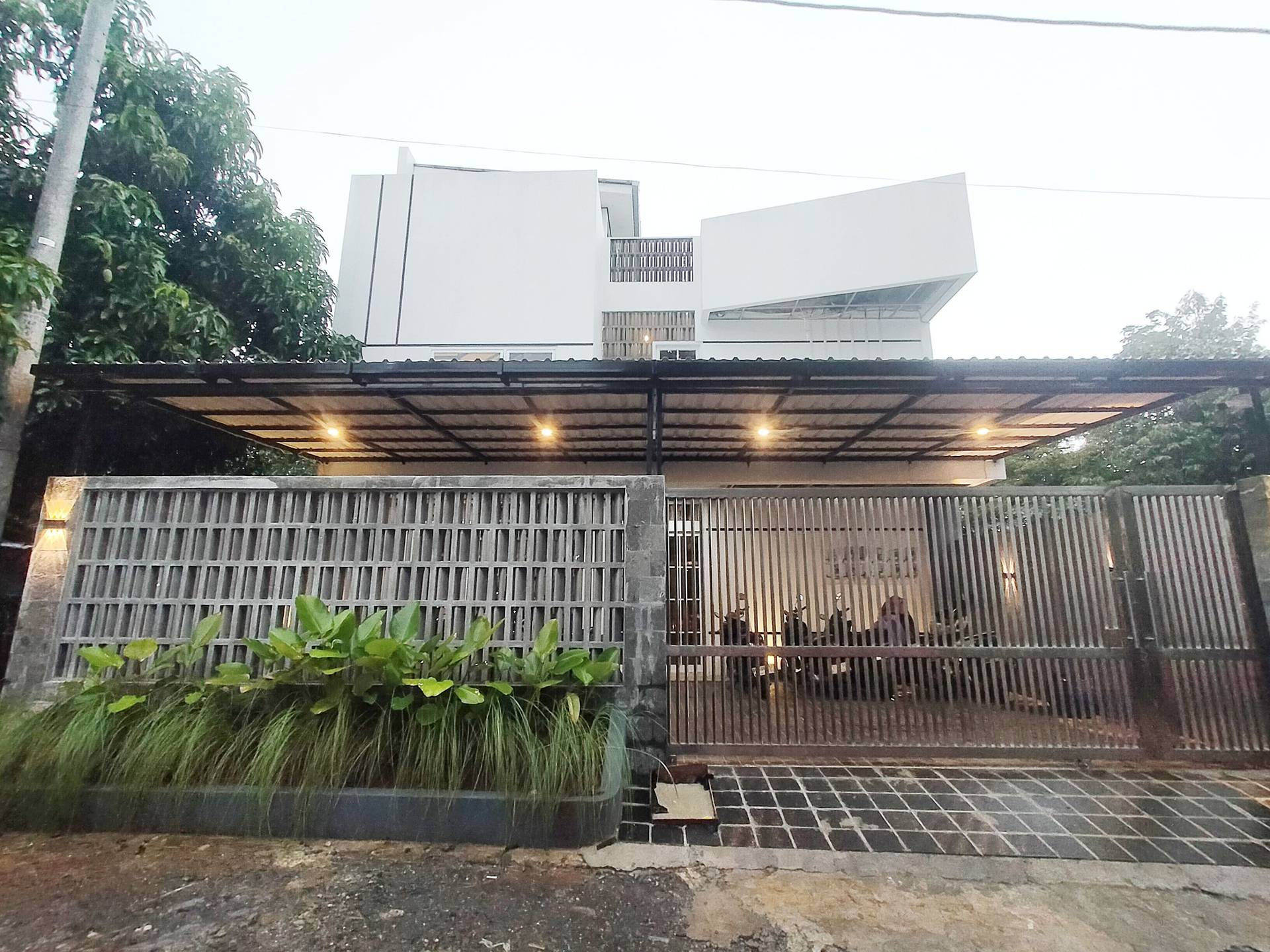 https://images.rukita.co/buildings/building/775a52fe-4155-44ea-ac23-8aec6d5864d8.jpg