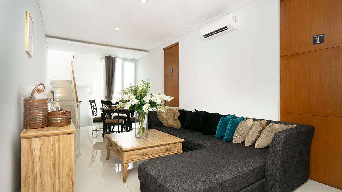 https://images.rukita.co/buildings/building/79120711-9b6.jpg