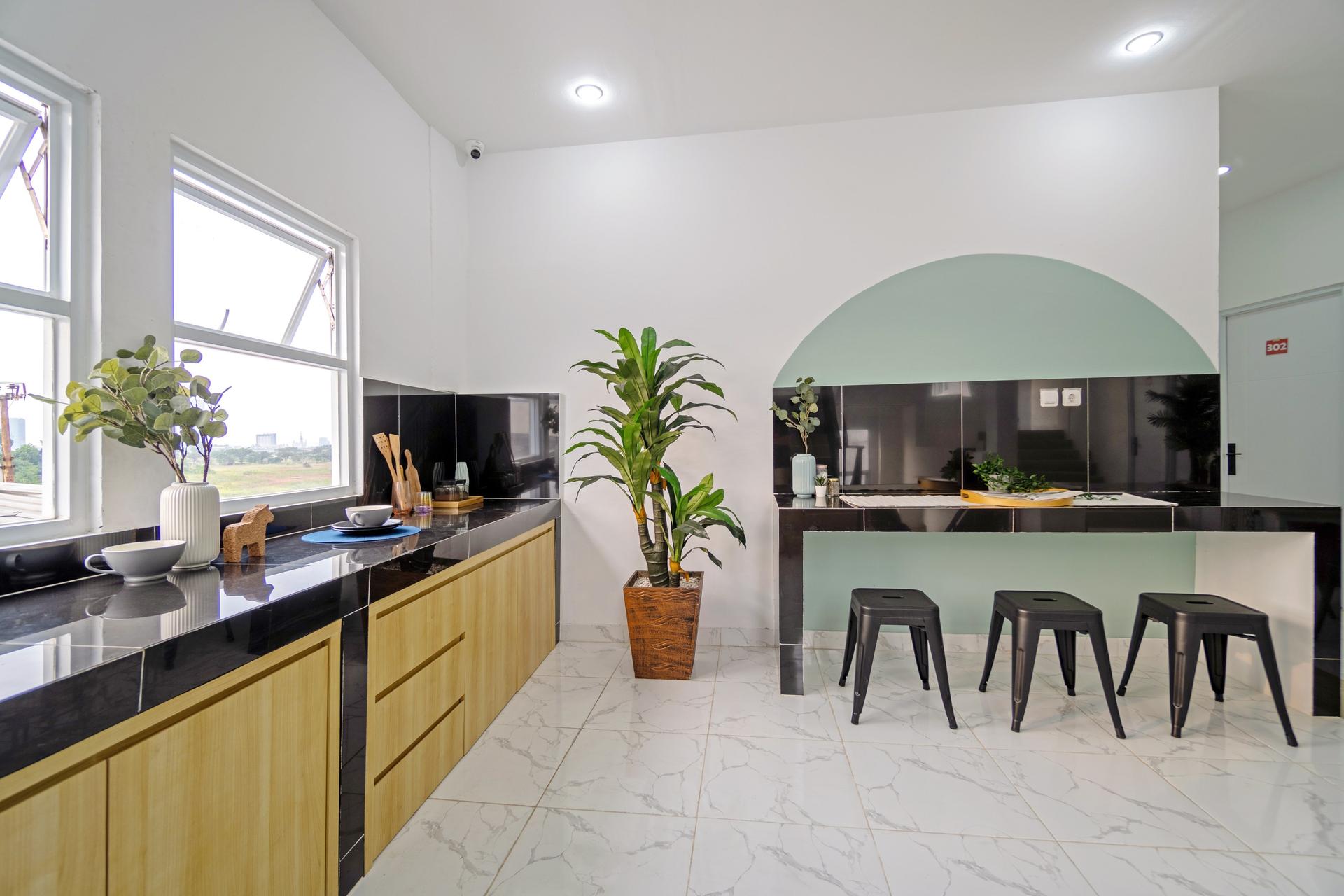 https://images.rukita.co/buildings/building/7aa085db-8f5.jpg
