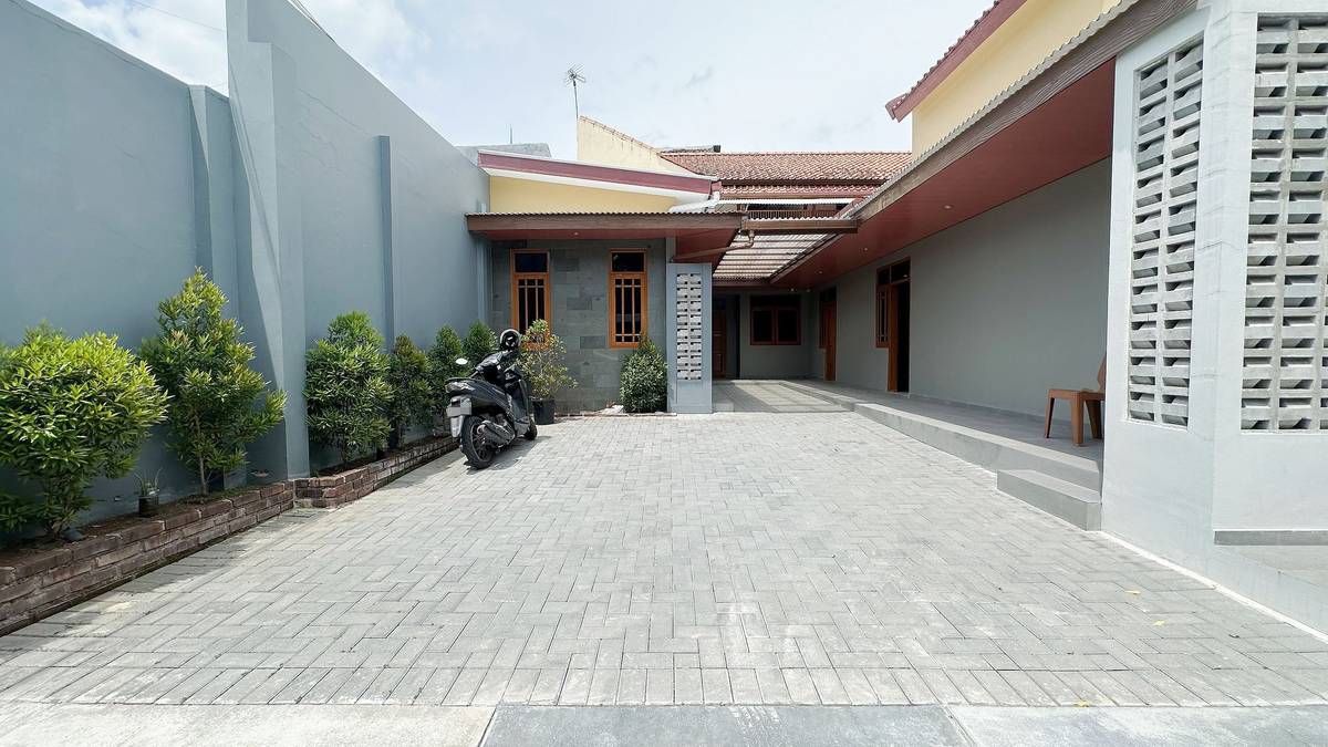 https://images.rukita.co/buildings/building/7ad8d4c2-e5e.jpg