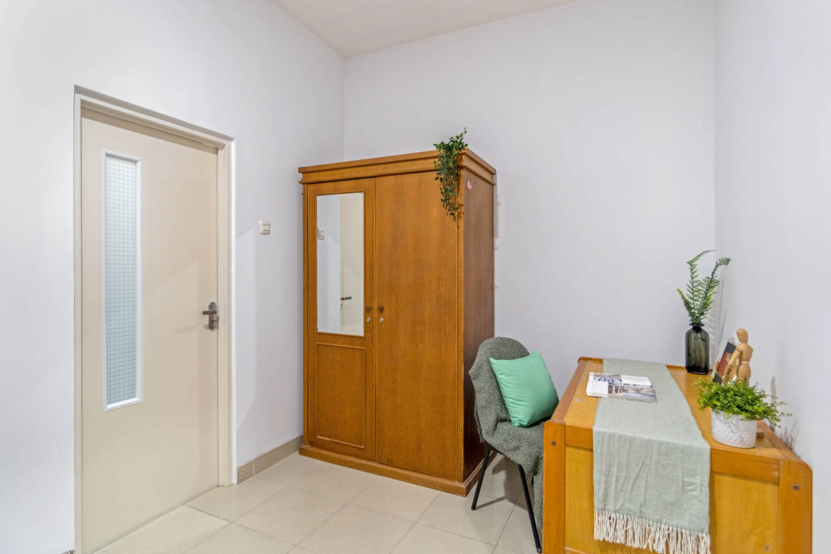 https://images.rukita.co/buildings/building/7b1abc6d-5af.jpg