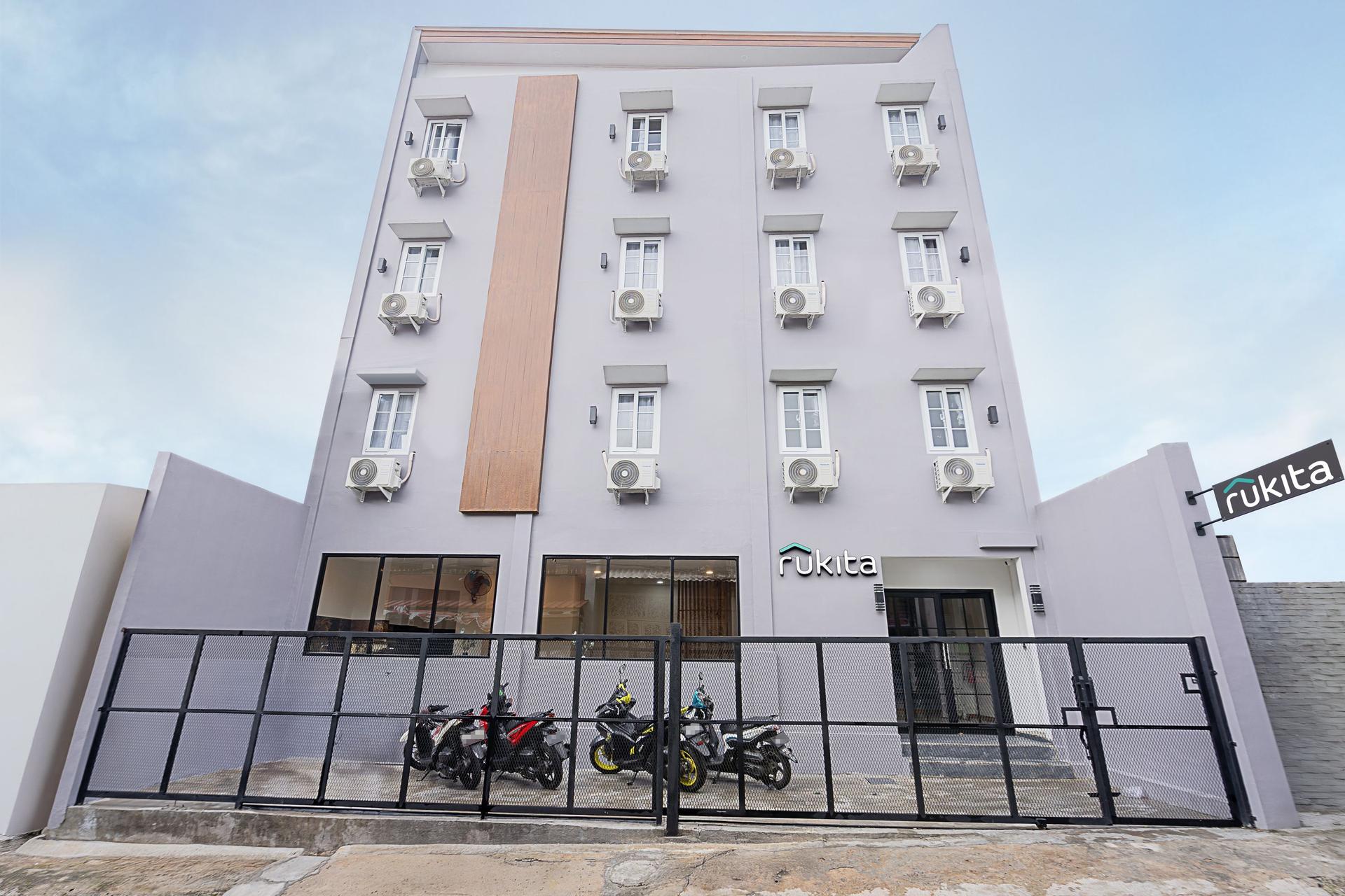 https://images.rukita.co/buildings/building/7c219f72-59a.jpg