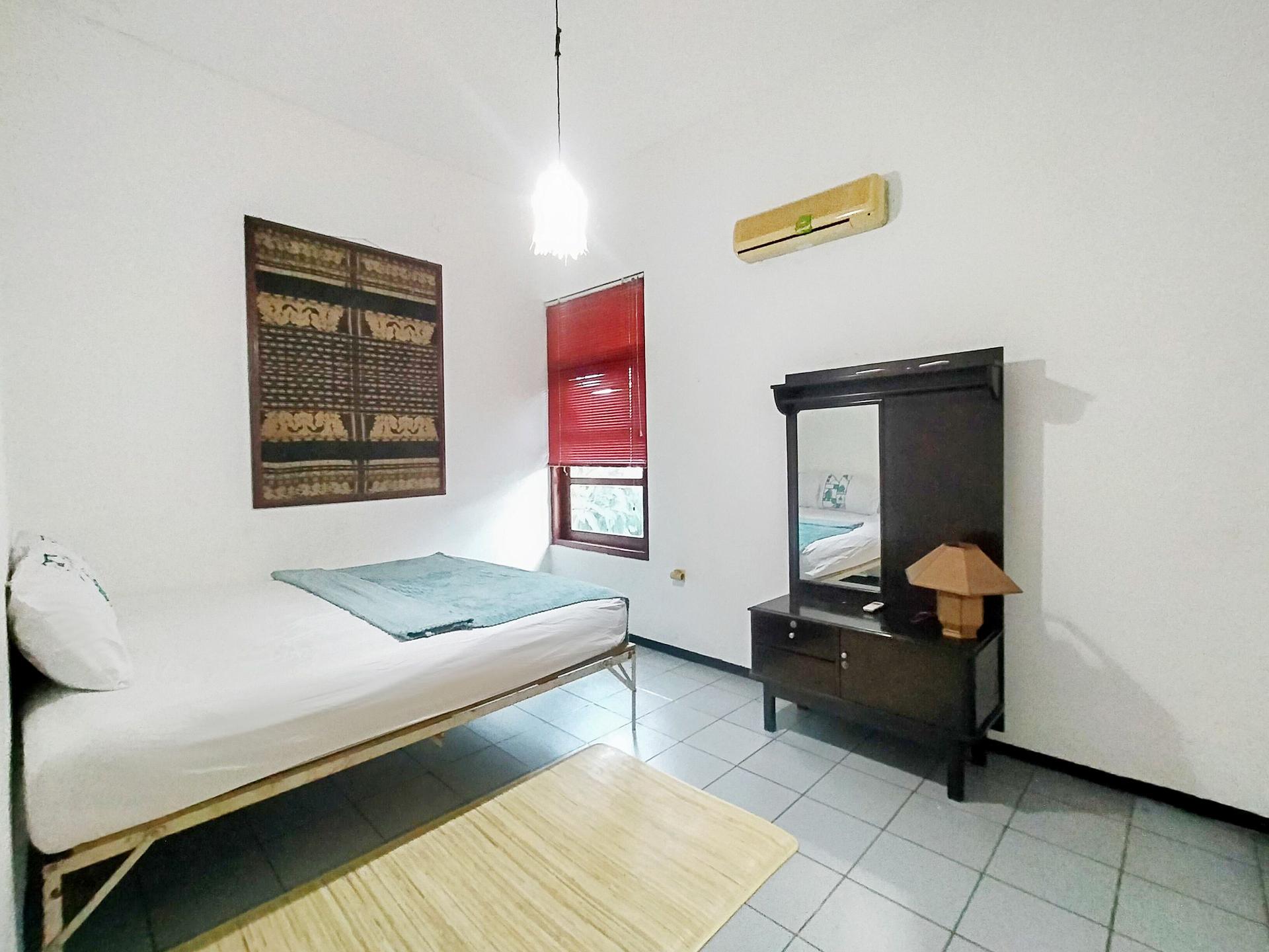 https://images.rukita.co/buildings/building/7c9ff623-e28.jpg