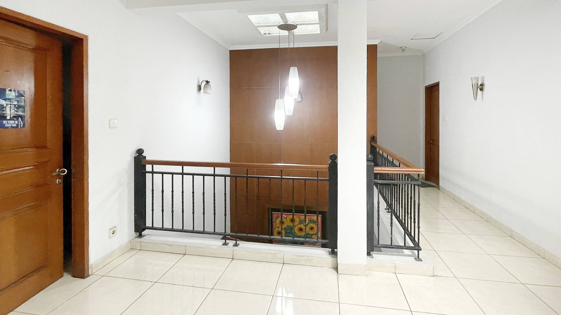 https://images.rukita.co/buildings/building/7d3680bf-70b0-4a42-a6bb-e66ee16ad2e9.jpg