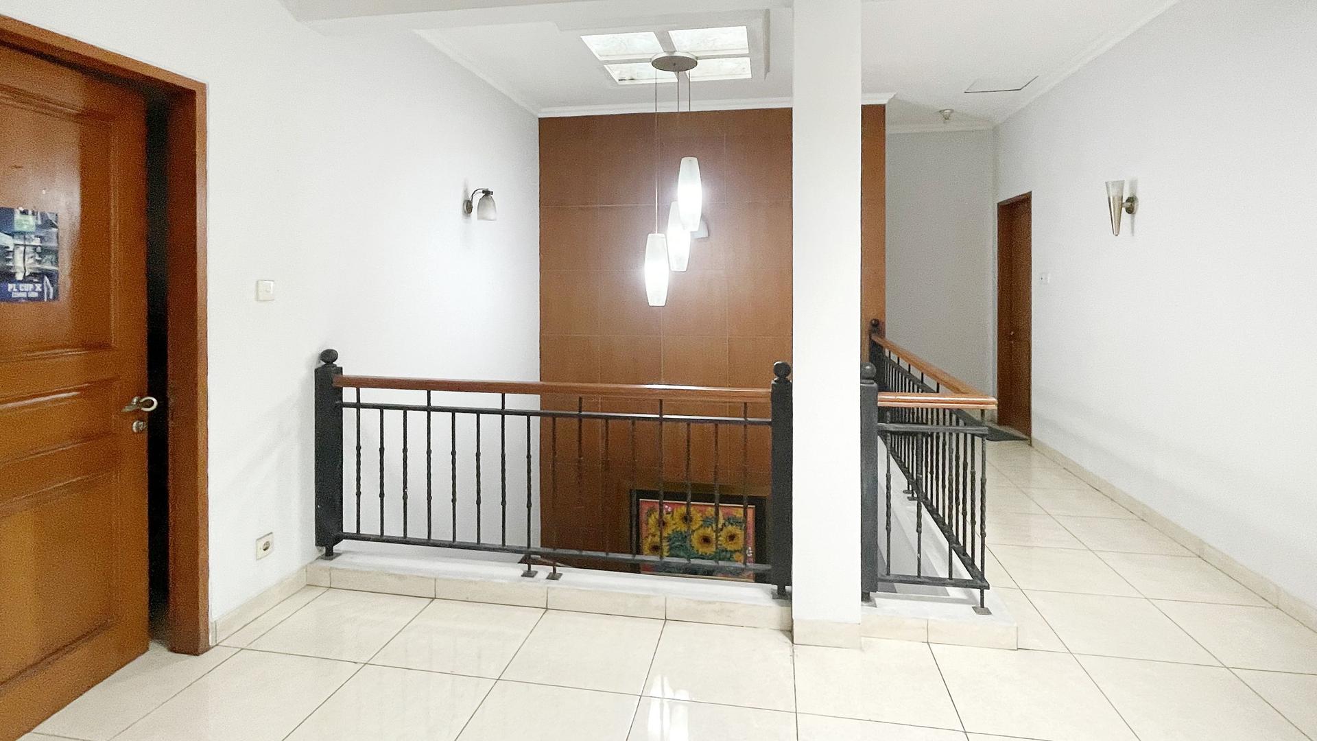 https://images.rukita.co/buildings/building/7d3680bf-70b0-4a42-a6bb-e66ee16ad2e9.jpg