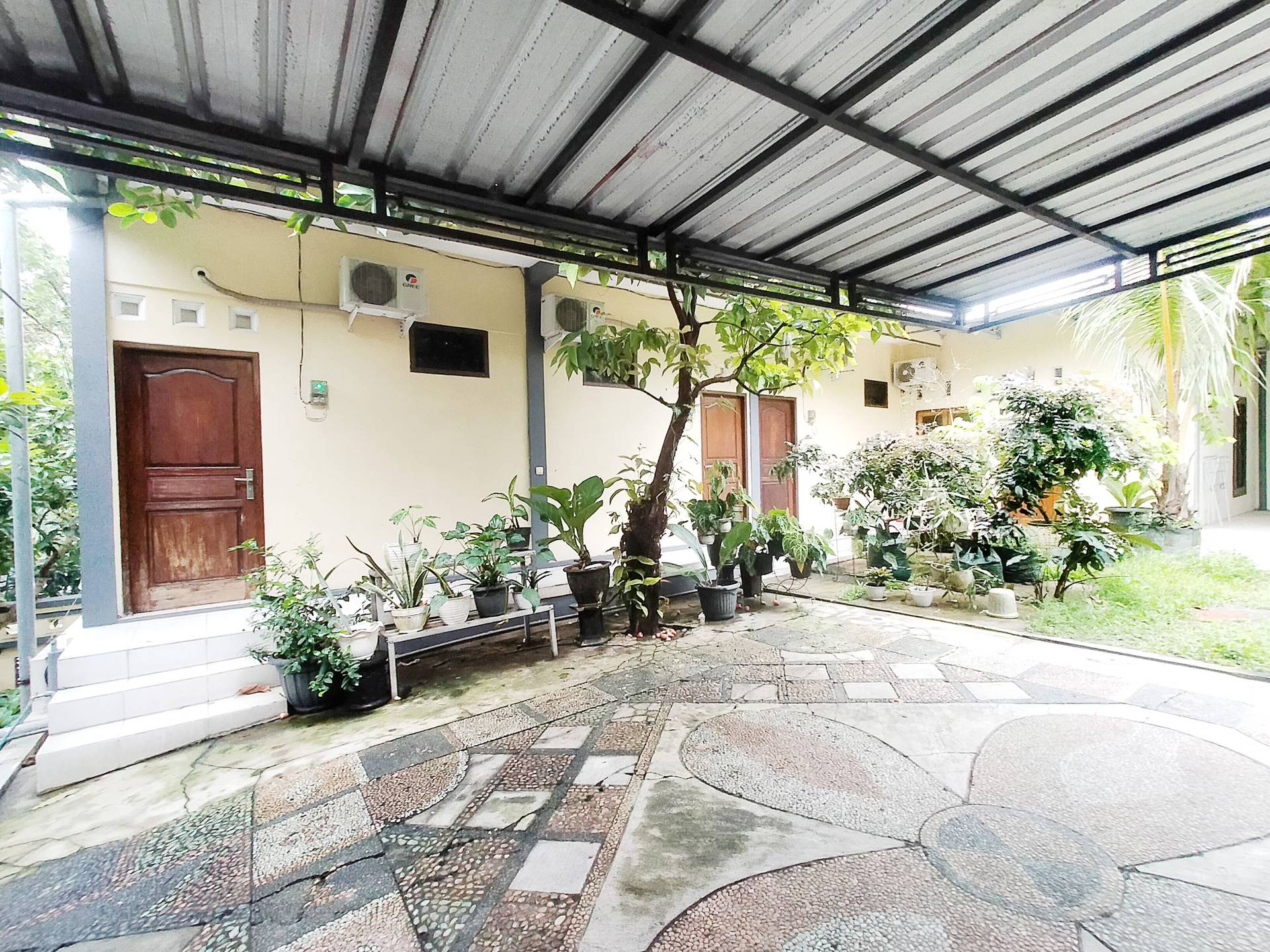 https://images.rukita.co/buildings/building/7d948a7e-b40a-4c62-9358-ebe4d203c37e.jpg