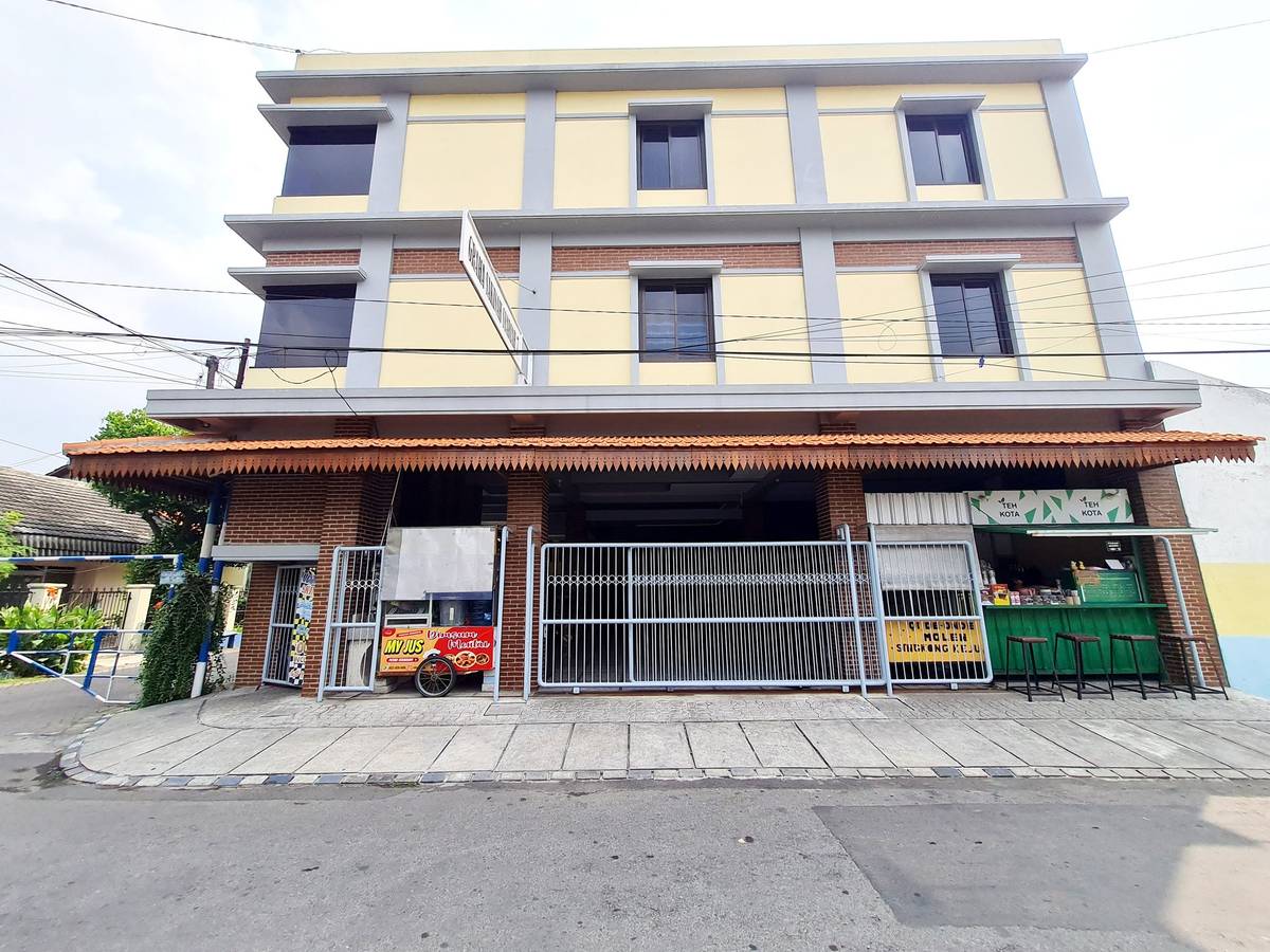 https://images.rukita.co/buildings/building/7eff1690-d04.jpg