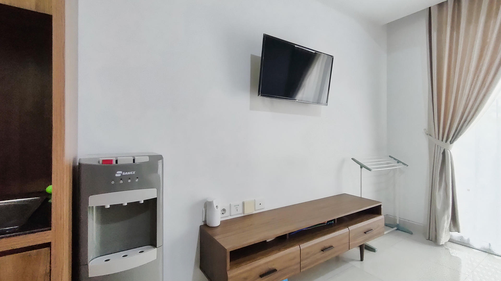 https://images.rukita.co/buildings/building/7f2d906a-422.jpg