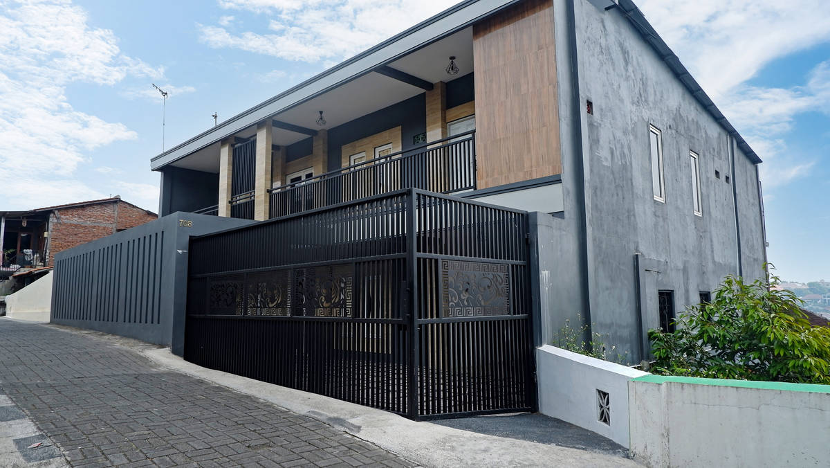 https://images.rukita.co/buildings/building/7ffb223d-838.jpg