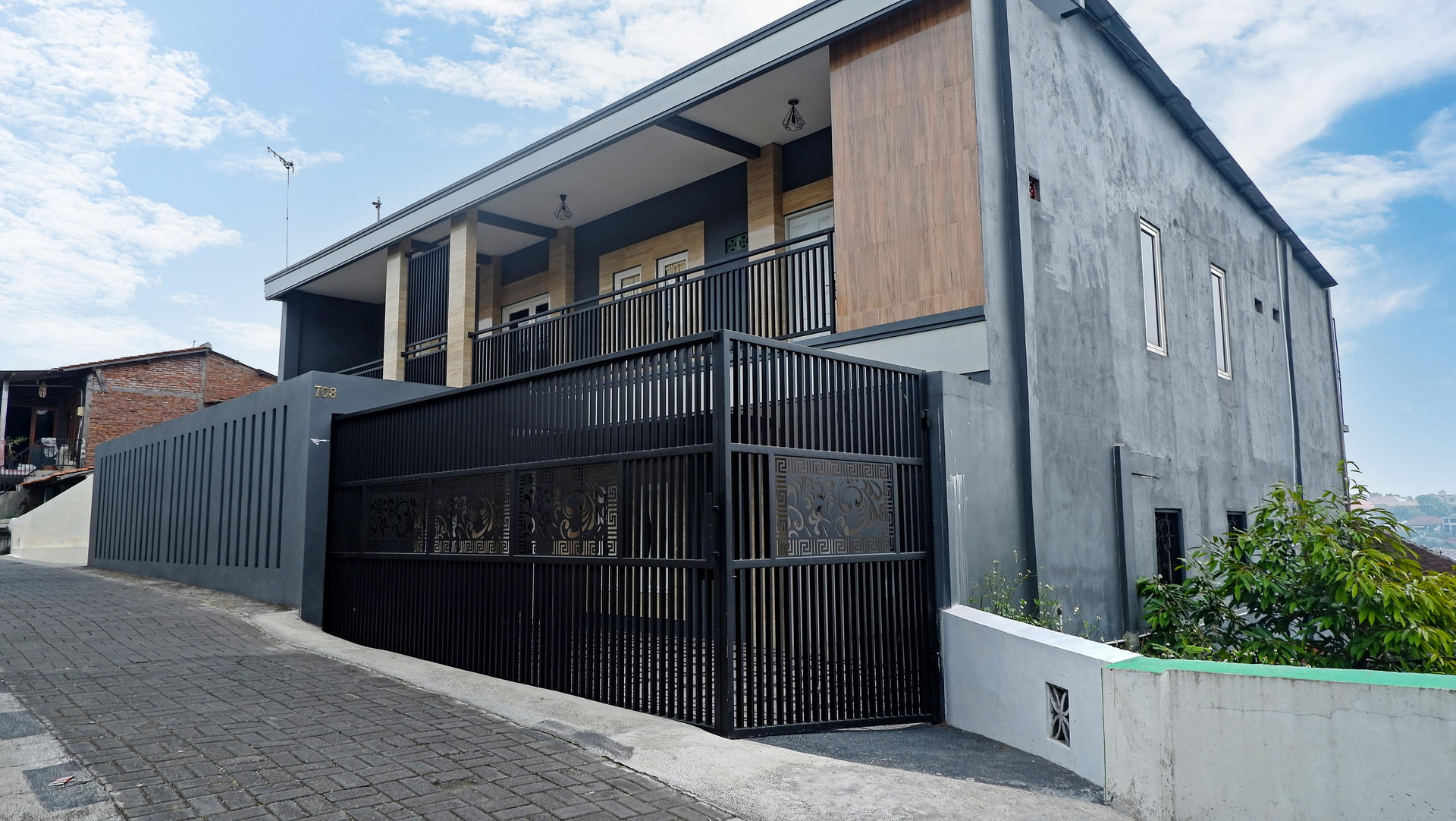 https://images.rukita.co/buildings/building/7ffb223d-838.jpg
