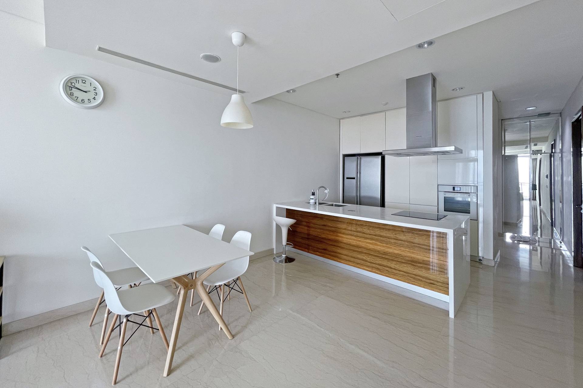 https://images.rukita.co/buildings/building/8004e11f-4bc.jpg