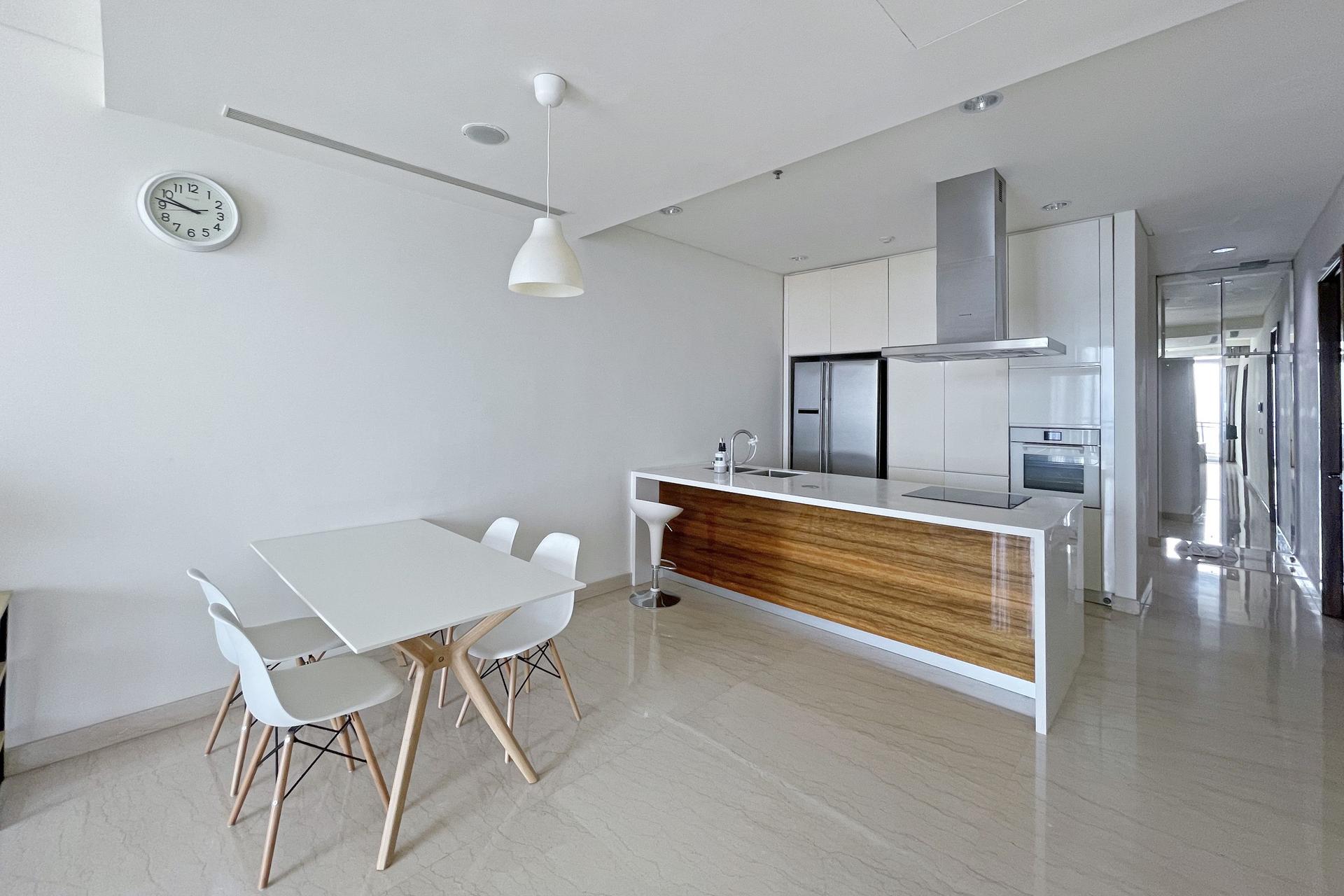 https://images.rukita.co/buildings/building/8004e11f-4bc.jpg