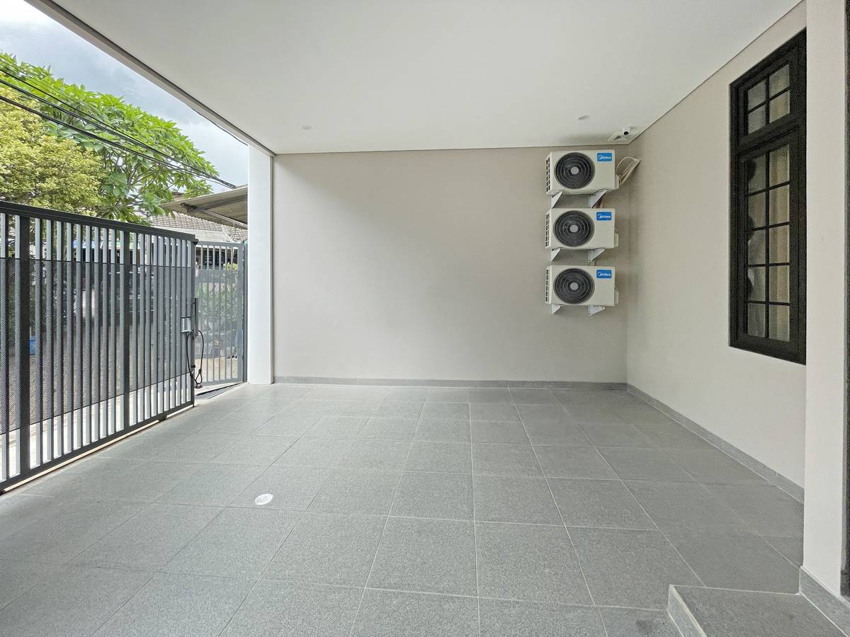 https://images.rukita.co/buildings/building/824a89eb-82c.jpg