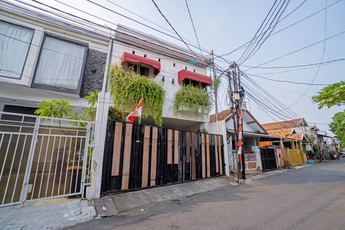https://images.rukita.co/buildings/building/824becd4-96c.jpg