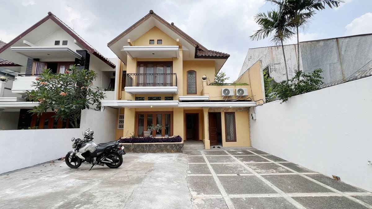 https://images.rukita.co/buildings/building/82527f4a-8e4.jpg