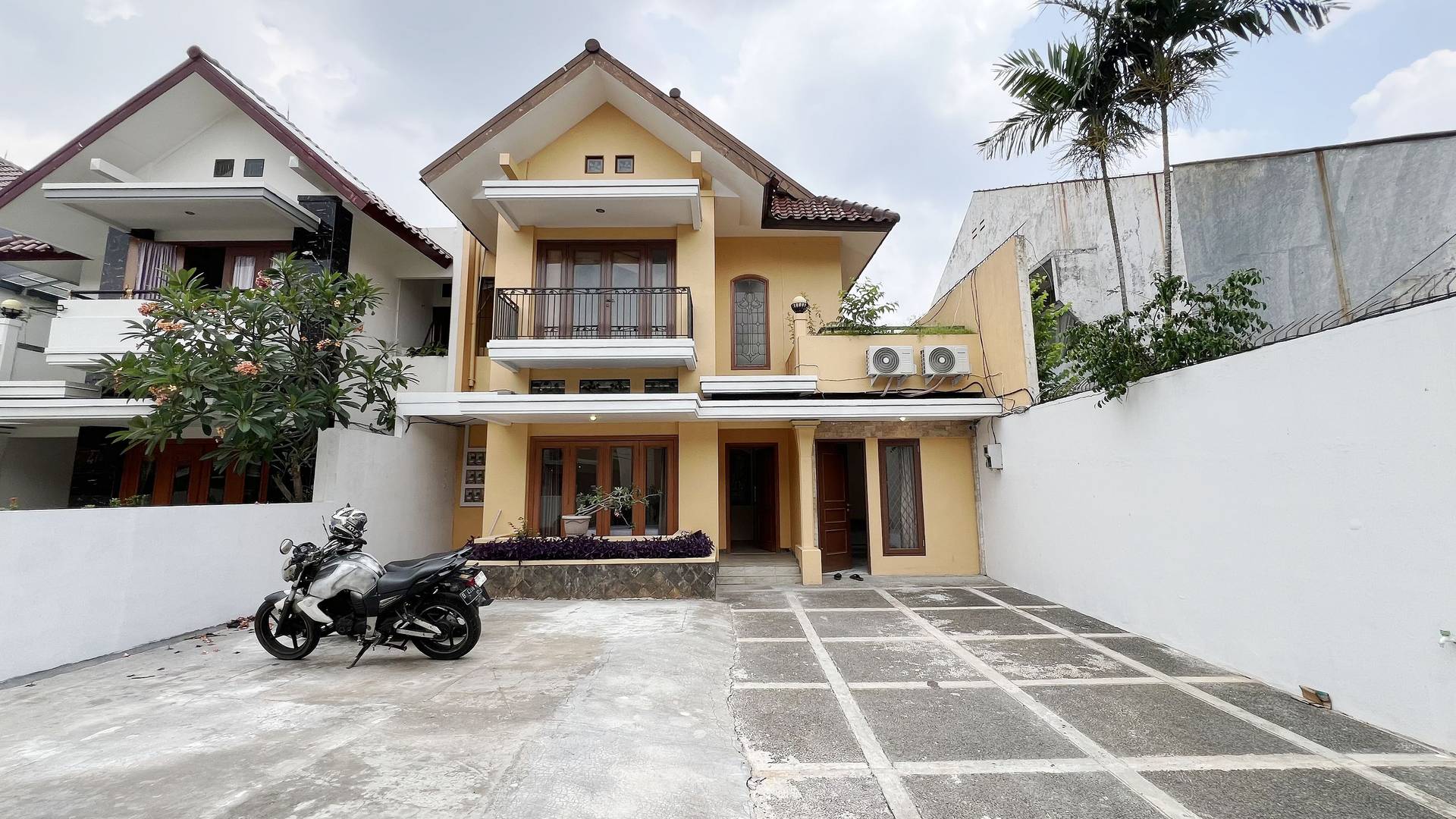 https://images.rukita.co/buildings/building/82527f4a-8e4.jpg