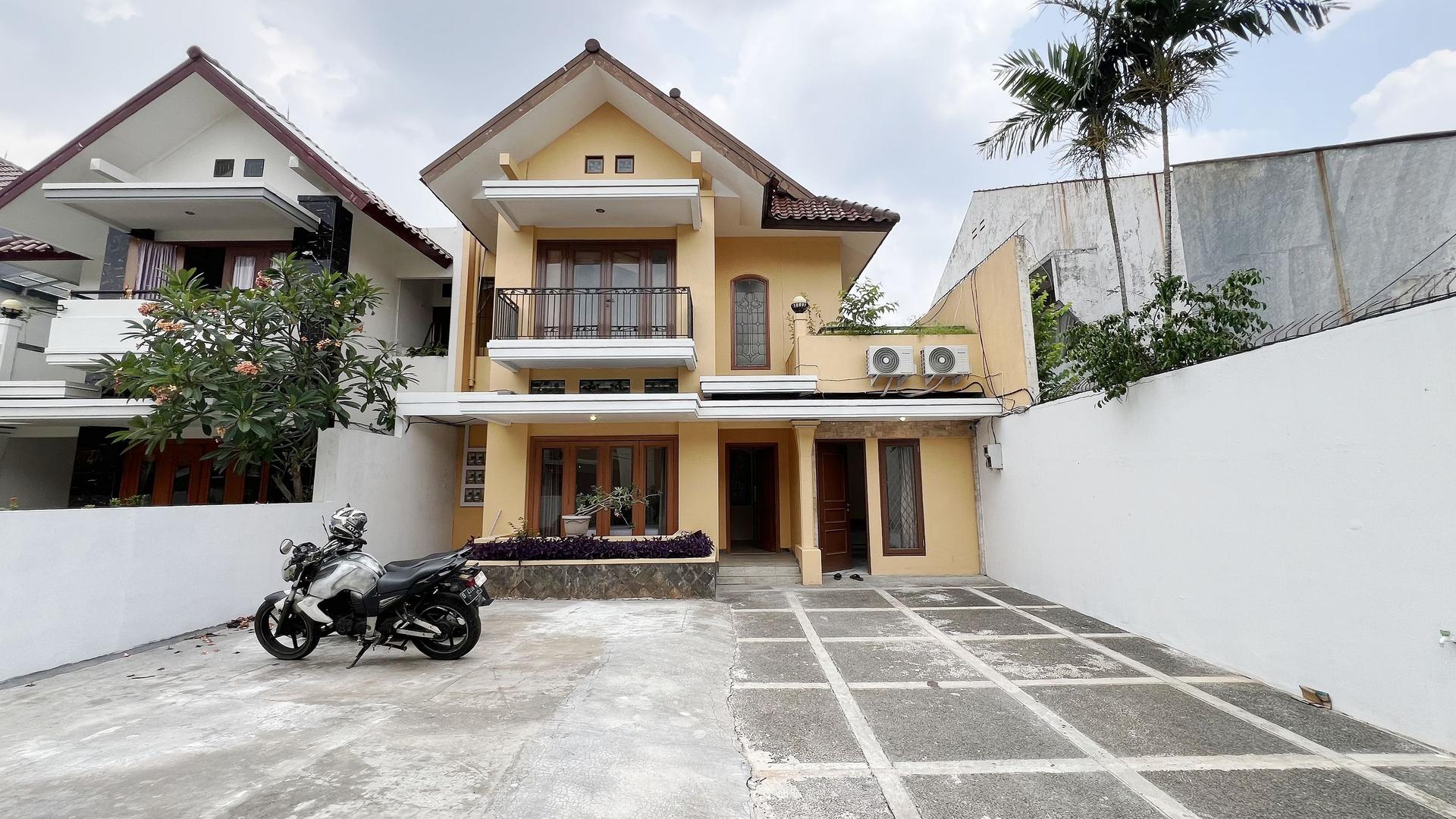 https://images.rukita.co/buildings/building/82527f4a-8e4.jpg