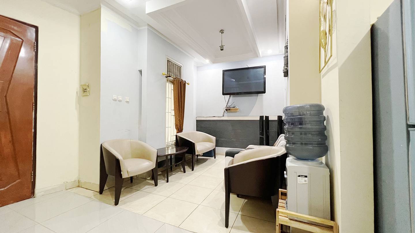 https://images.rukita.co/buildings/building/8253cca9-280.jpg
