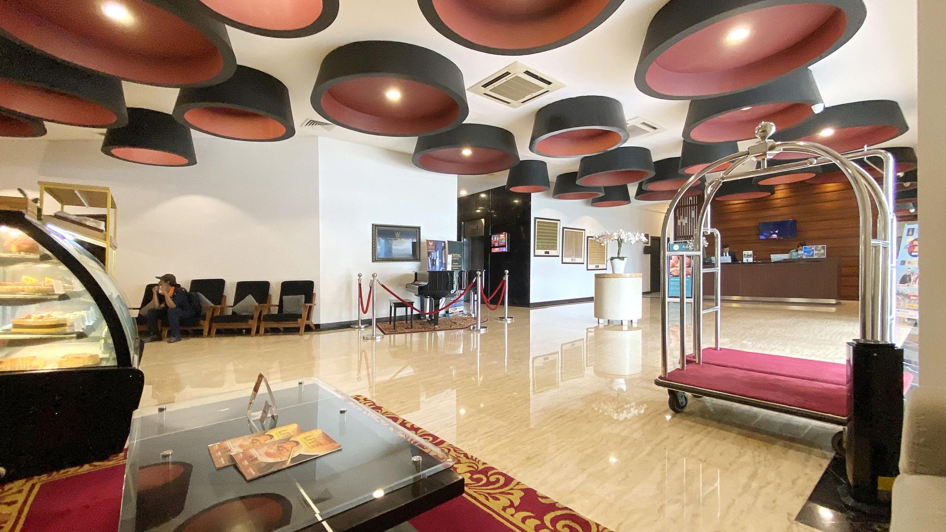 https://images.rukita.co/buildings/building/825a5fee-bd76-4e3e-a3ef-17225d37c4e7.jpg