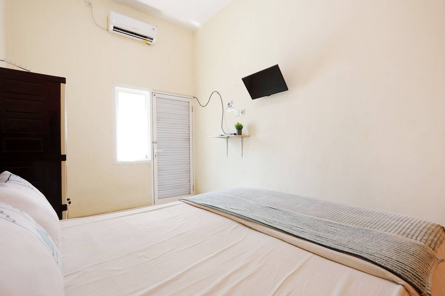 https://images.rukita.co/buildings/building/82d5bcf3-929.jpg