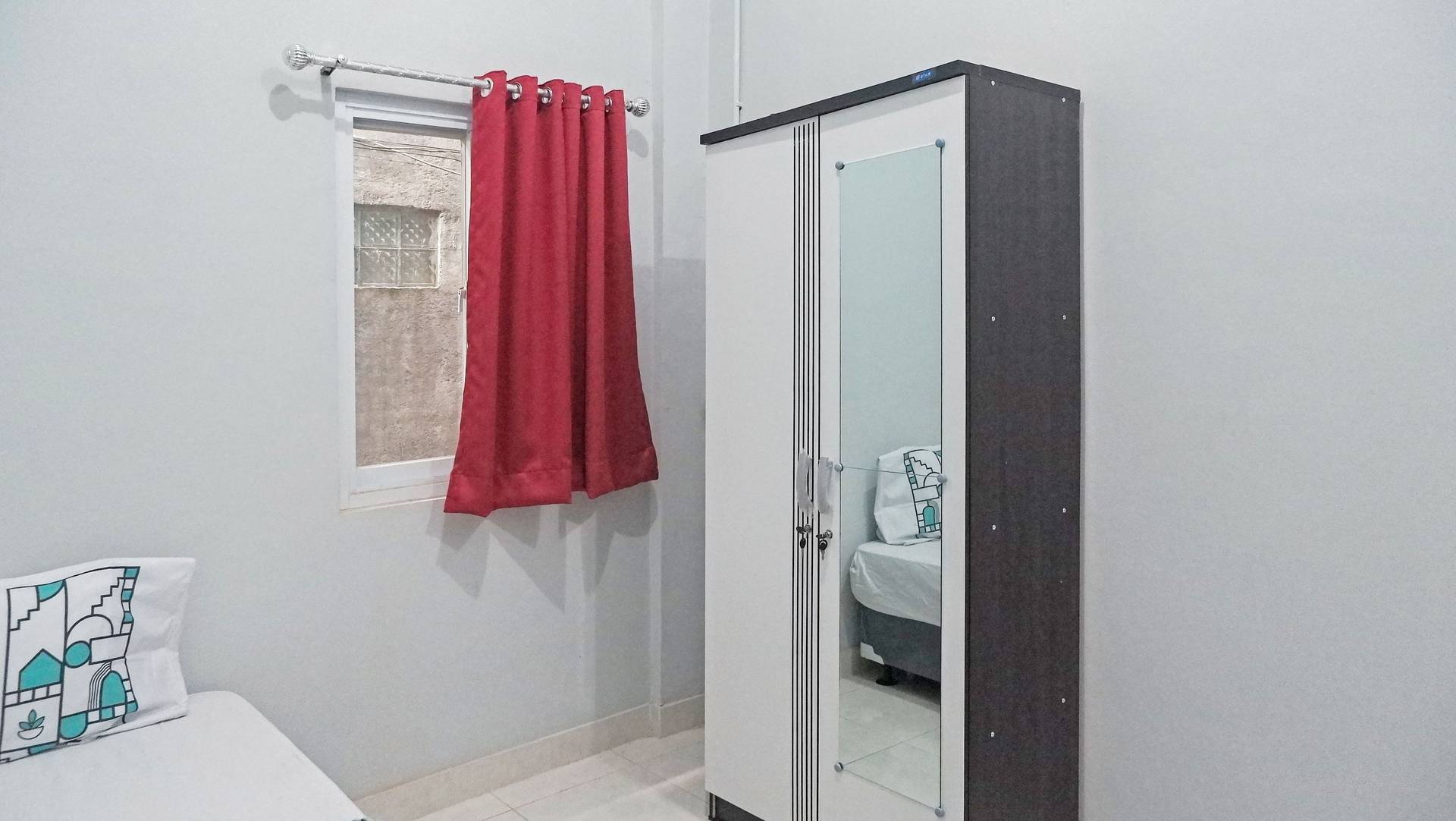 https://images.rukita.co/buildings/building/82f75ed5-e78.jpg