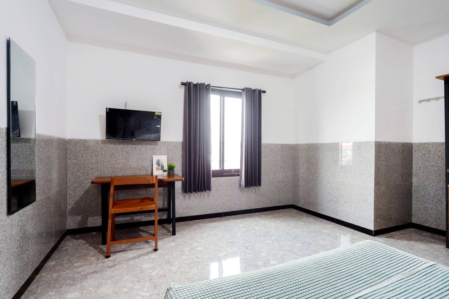 https://images.rukita.co/buildings/building/831bf6b5-fcd.jpg