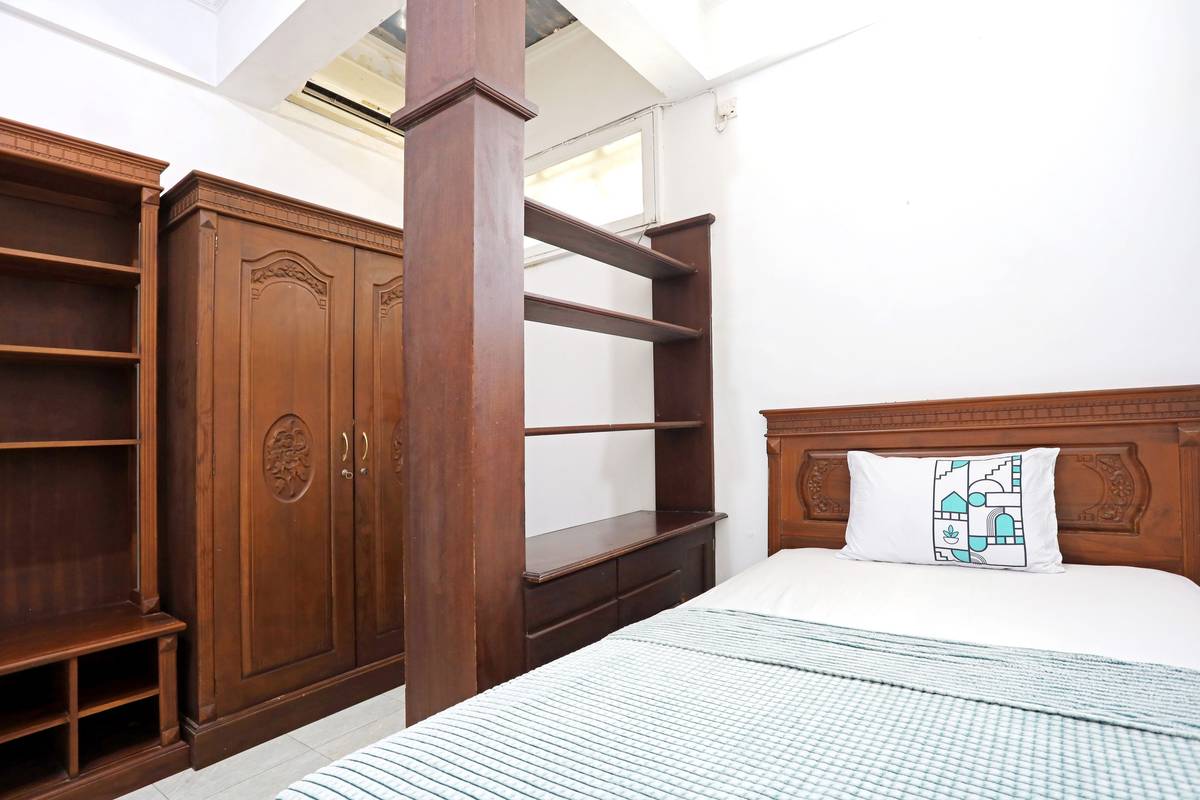 https://images.rukita.co/buildings/building/8323fff7-96f.jpg