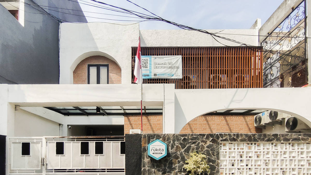 https://images.rukita.co/buildings/building/84663b7a-49c.jpg