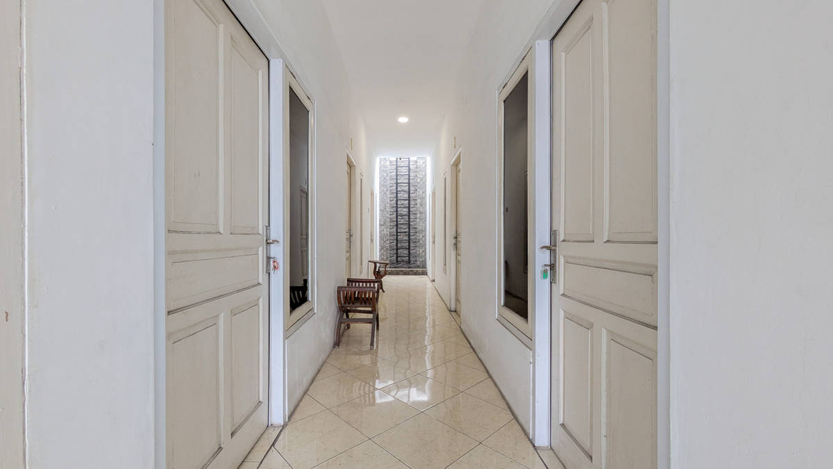 https://images.rukita.co/buildings/building/84e6c214-78c.jpg
