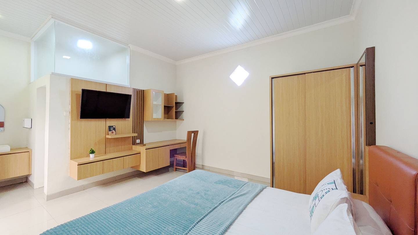 https://images.rukita.co/buildings/building/8645d30a-e15.jpg