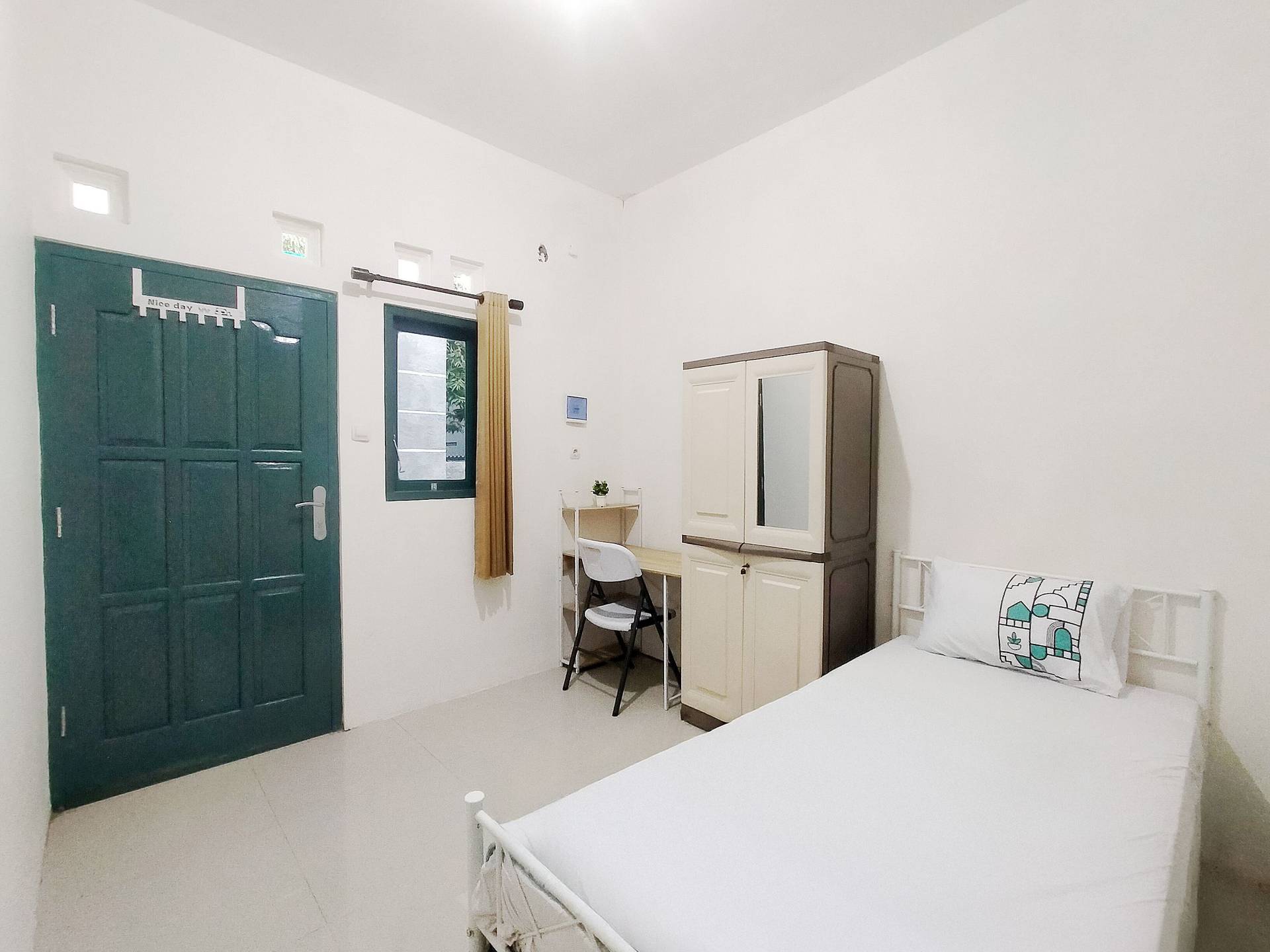 https://images.rukita.co/buildings/building/87f0fe57-1800-4f3c-99db-d52ea866ed21.jpg