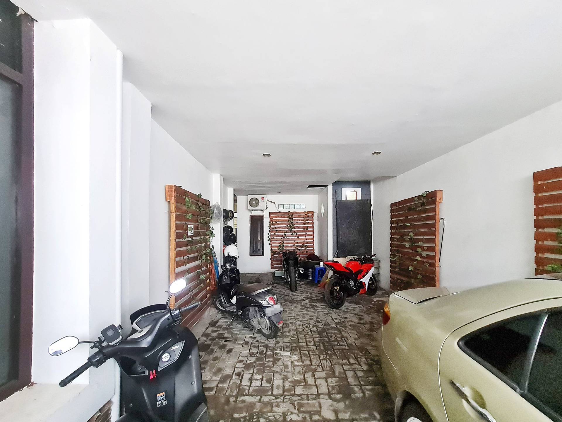 https://images.rukita.co/buildings/building/8912ced2-c1e5-41d3-85ea-cc6aae0b62db.jpg