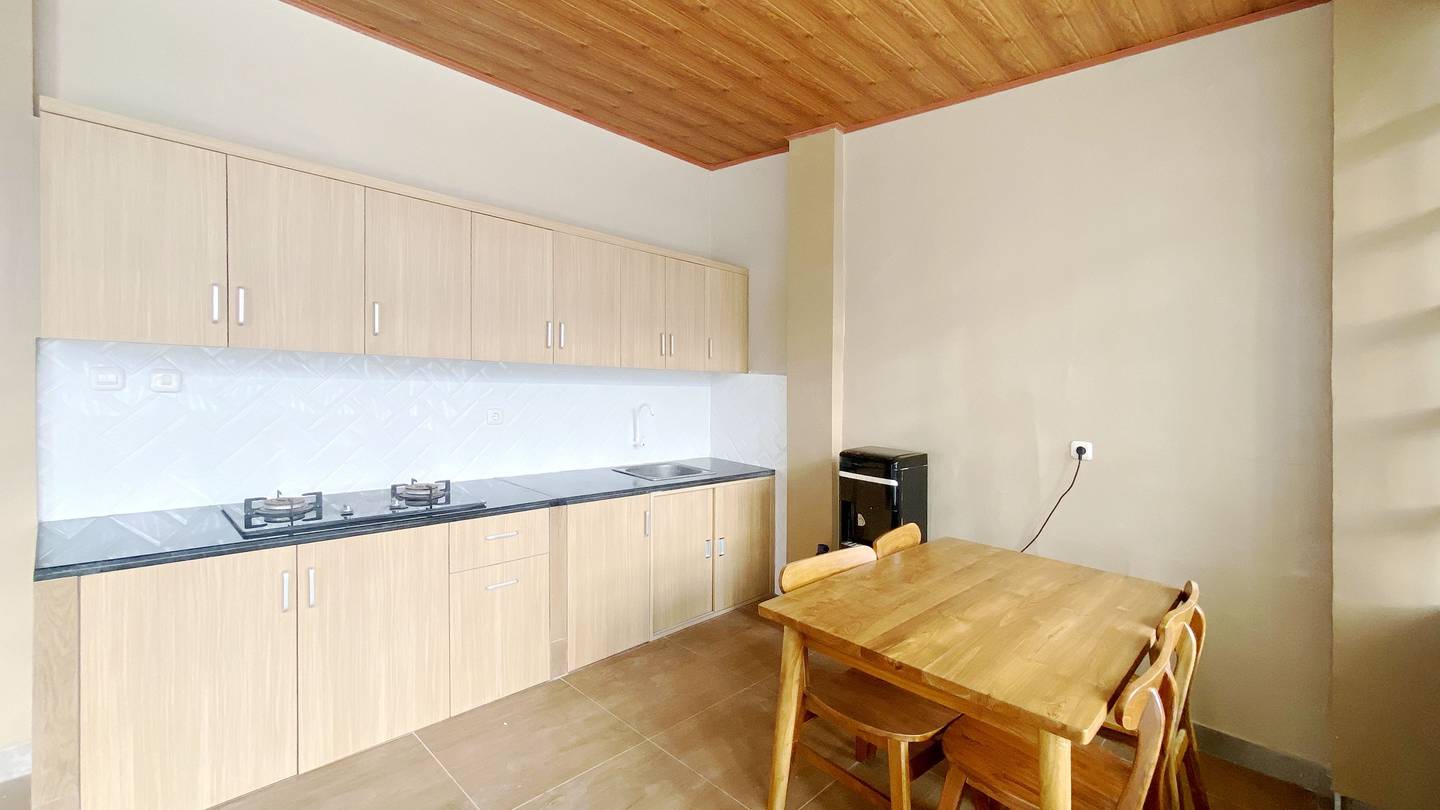 https://images.rukita.co/buildings/building/896ed32d-423.jpg