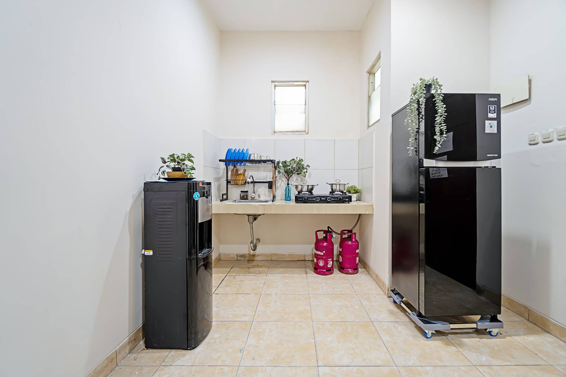 https://images.rukita.co/buildings/building/89961878-fc1.jpg