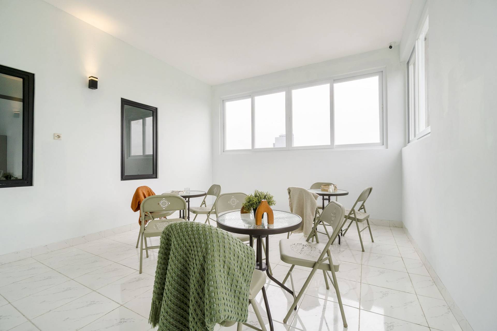 https://images.rukita.co/buildings/building/89de5d74-593e-4a0a-8834-27629c39fdaf.jpg
