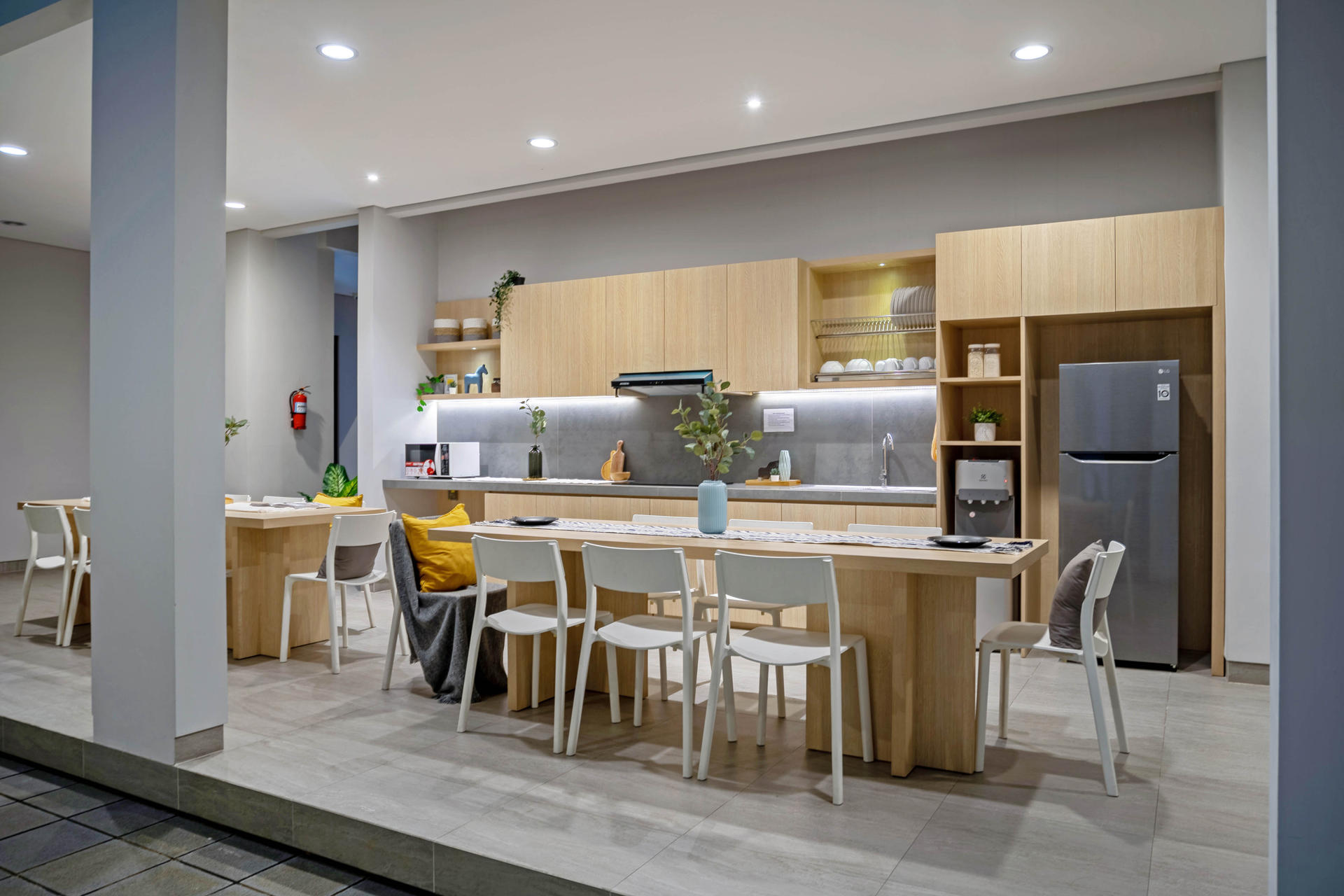 https://images.rukita.co/buildings/building/8a213d51-8c6.jpg