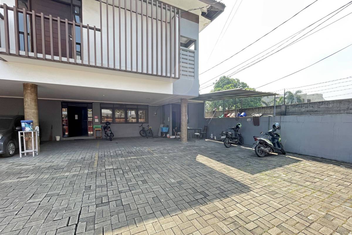 https://images.rukita.co/buildings/building/8ac77cb8-ac1.jpg