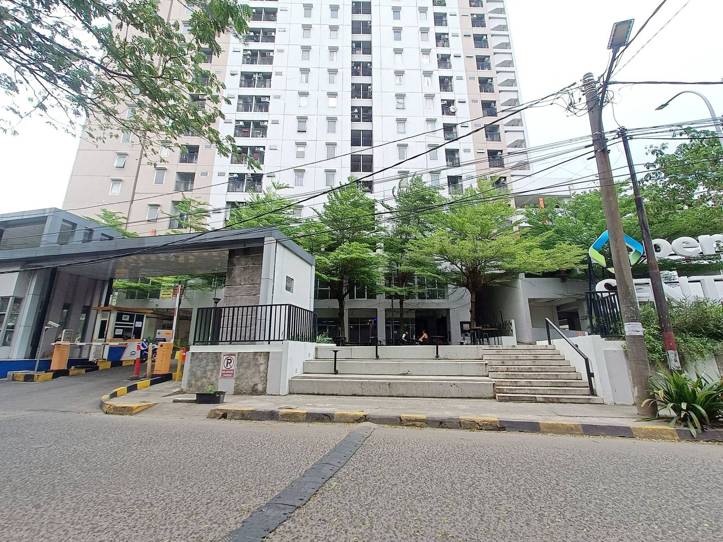 https://images.rukita.co/buildings/building/8addd58e-127.jpg