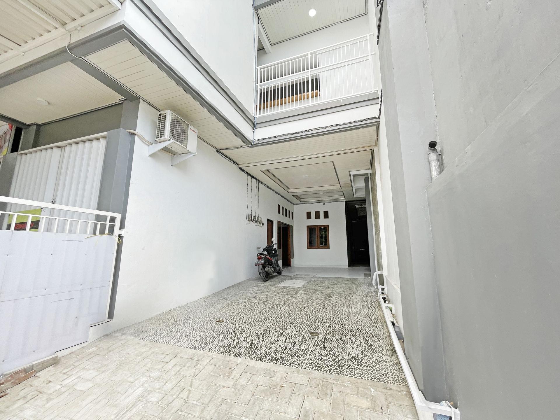 https://images.rukita.co/buildings/building/8b806604-3f1.jpg