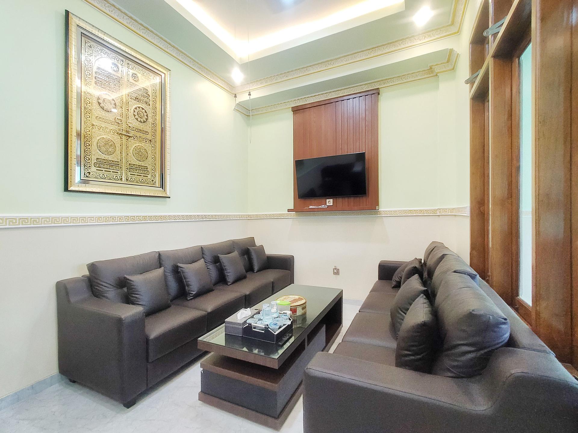 https://images.rukita.co/buildings/building/8be8fd30-a0c1-45a2-b0c5-b728d3f01581.jpg