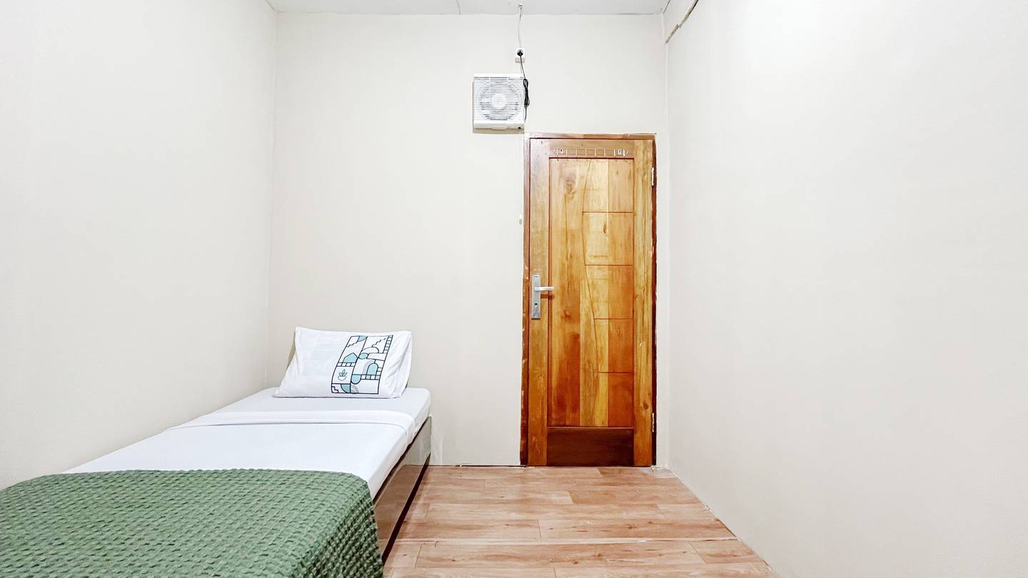 https://images.rukita.co/buildings/building/8c87cc1c-623.jpg