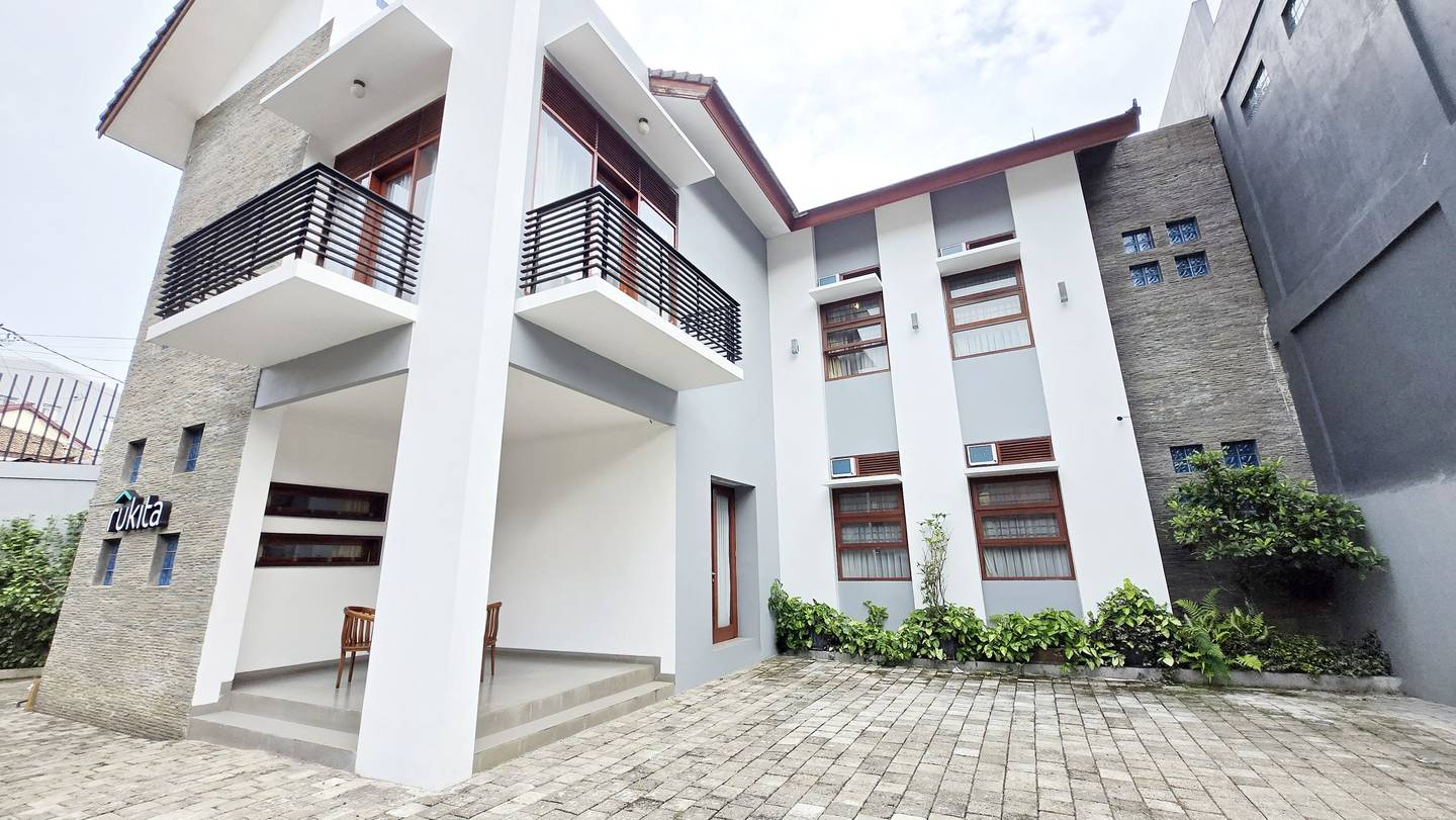 https://images.rukita.co/buildings/building/8ca7191f-daa.jpg
