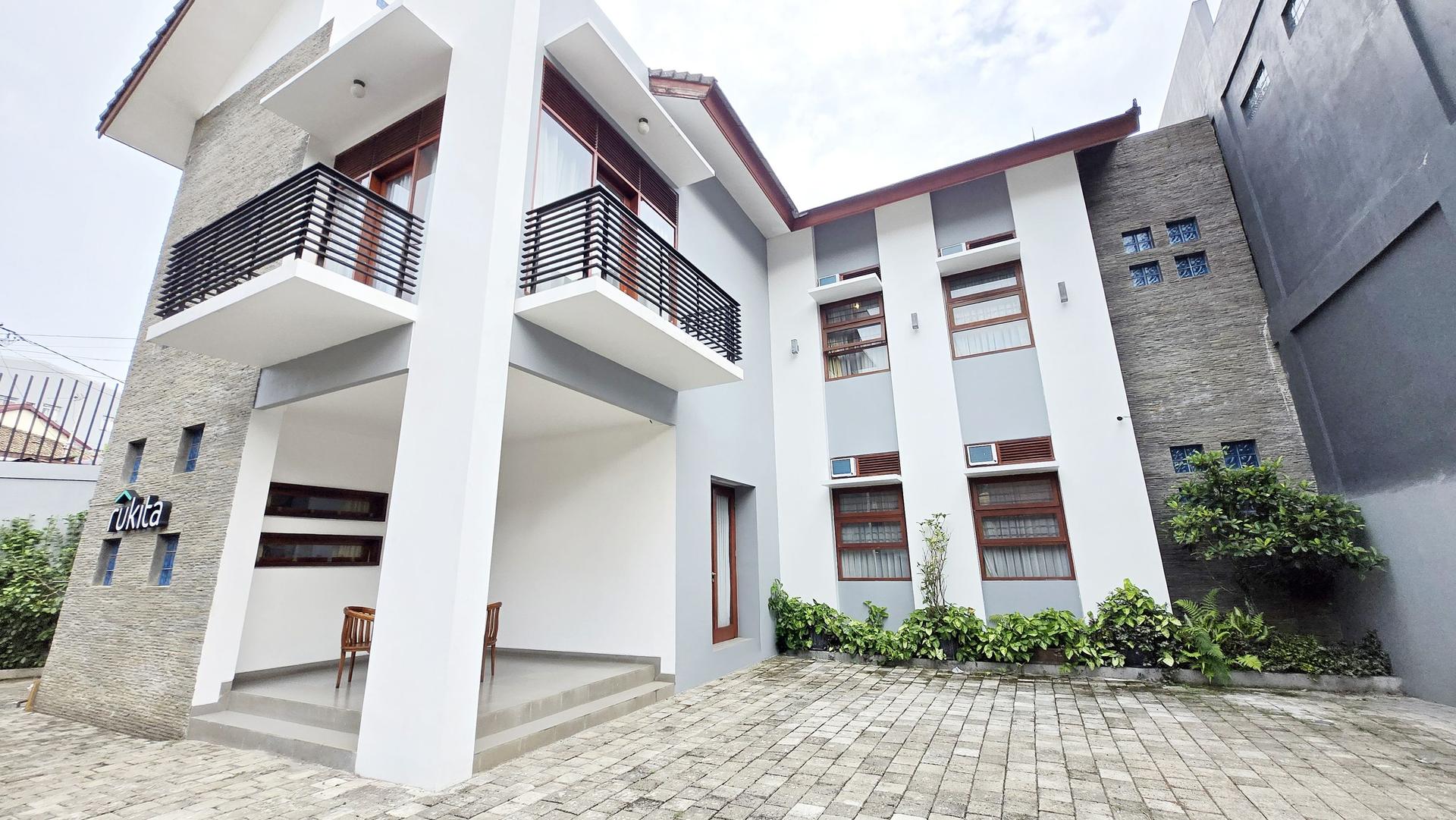 https://images.rukita.co/buildings/building/8ca7191f-daa.jpg
